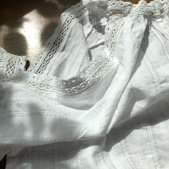 NWT FINAL REDUCTION Cold Shoulder Crochet Top - Picture 7 of 8